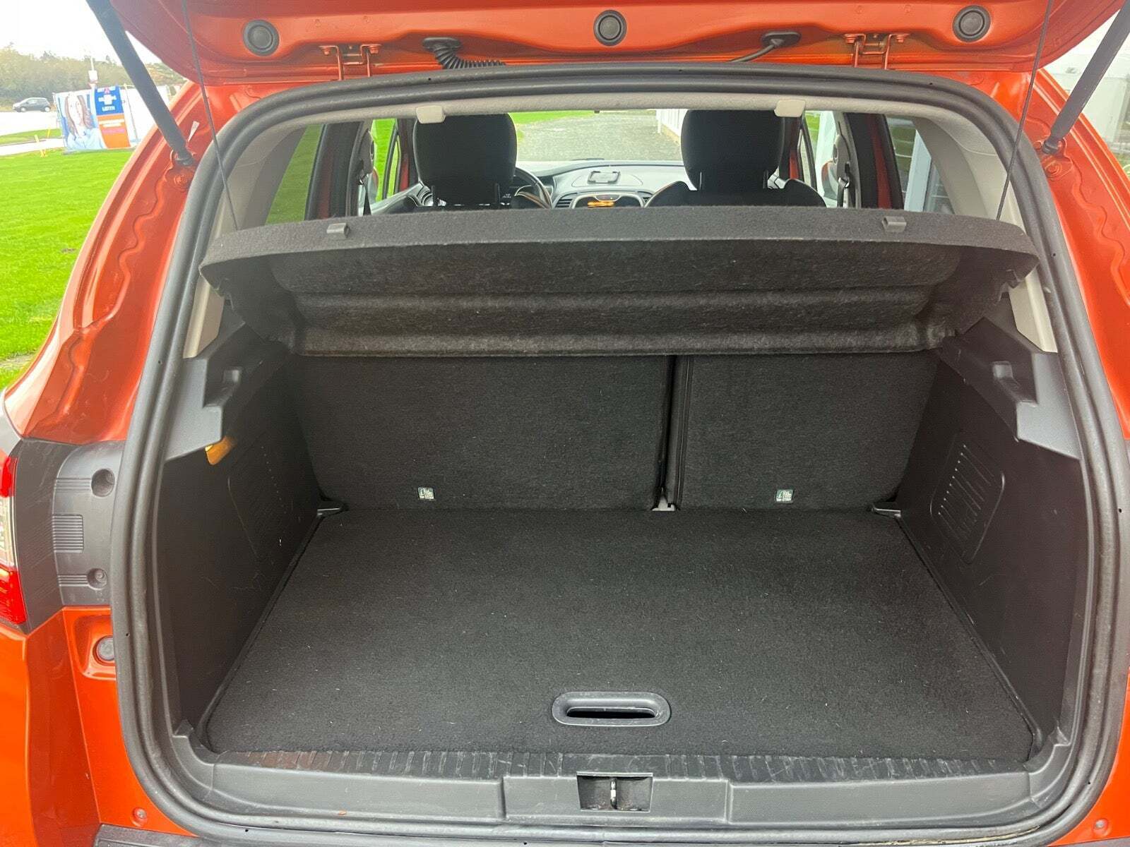 Orange Renault Captur fra 2013