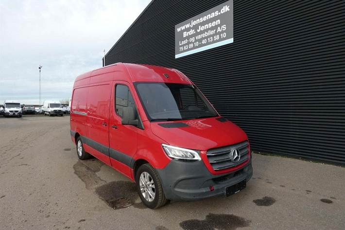 Rød Mercedes Sprinter 314 fra 2018