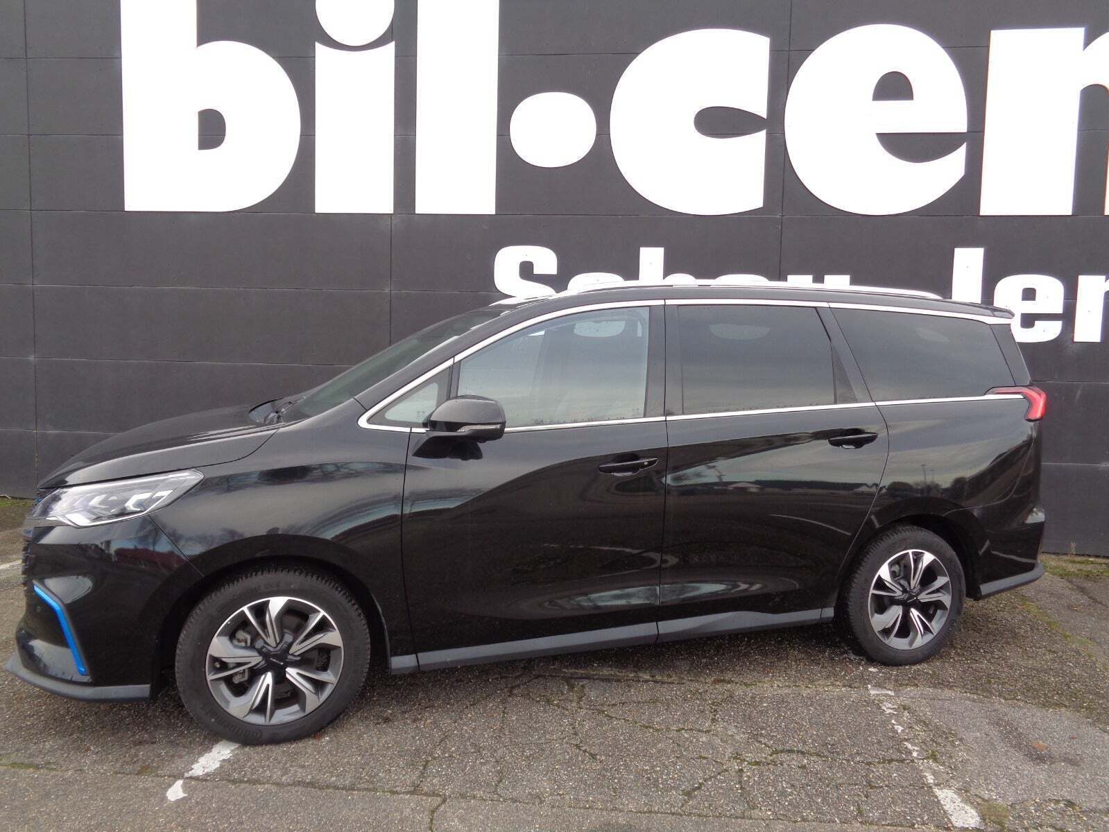 Maxus Euniq5 52 Exclusive 7prs