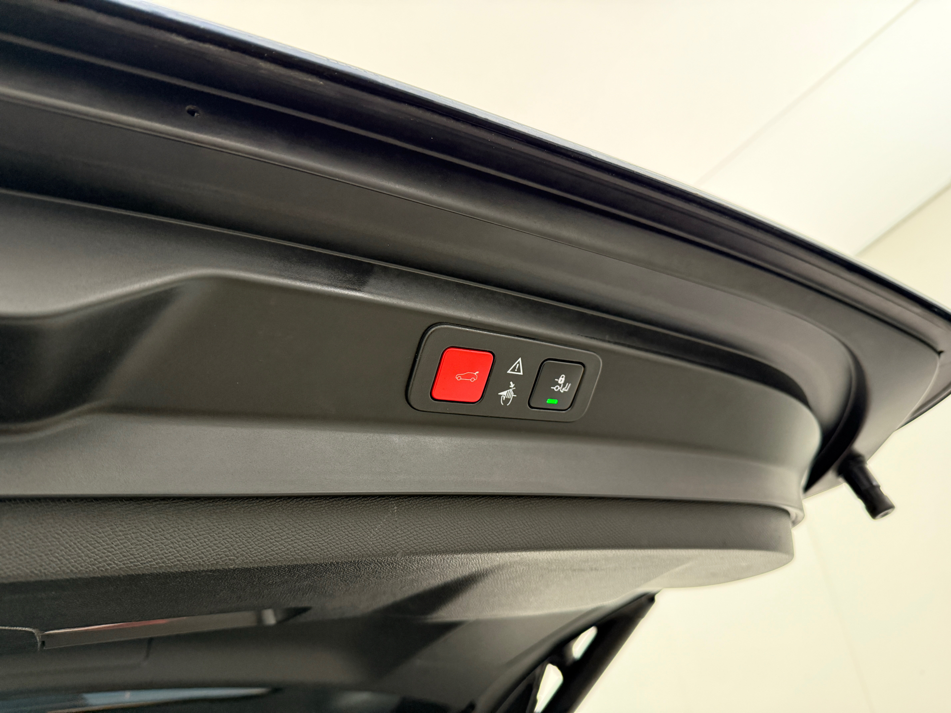 Blå Peugeot 5008 fra 2021