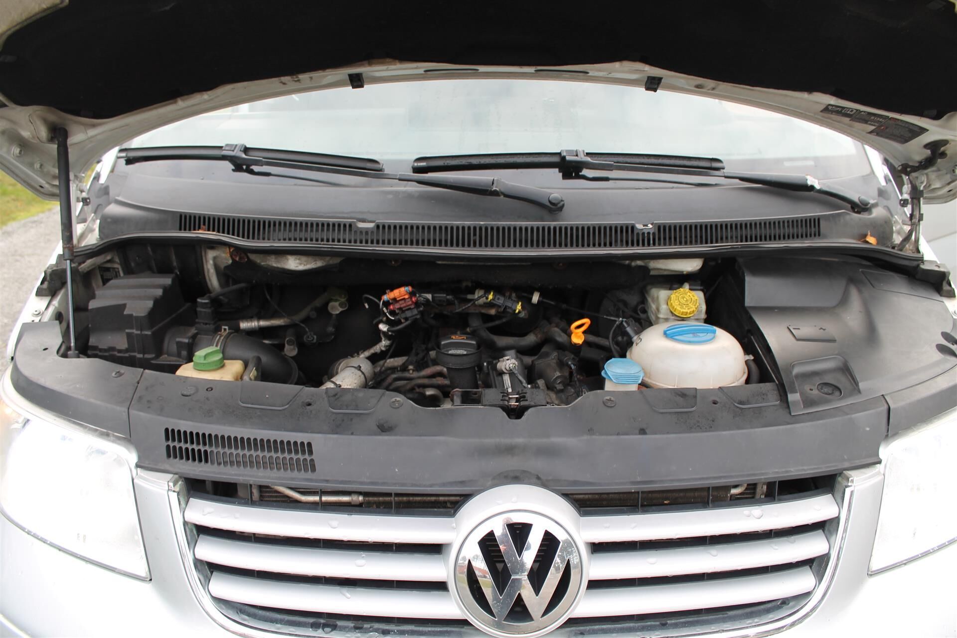 Sølv VW Multivan fra 2006