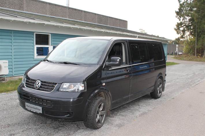 Sort VW Caravelle fra 2008