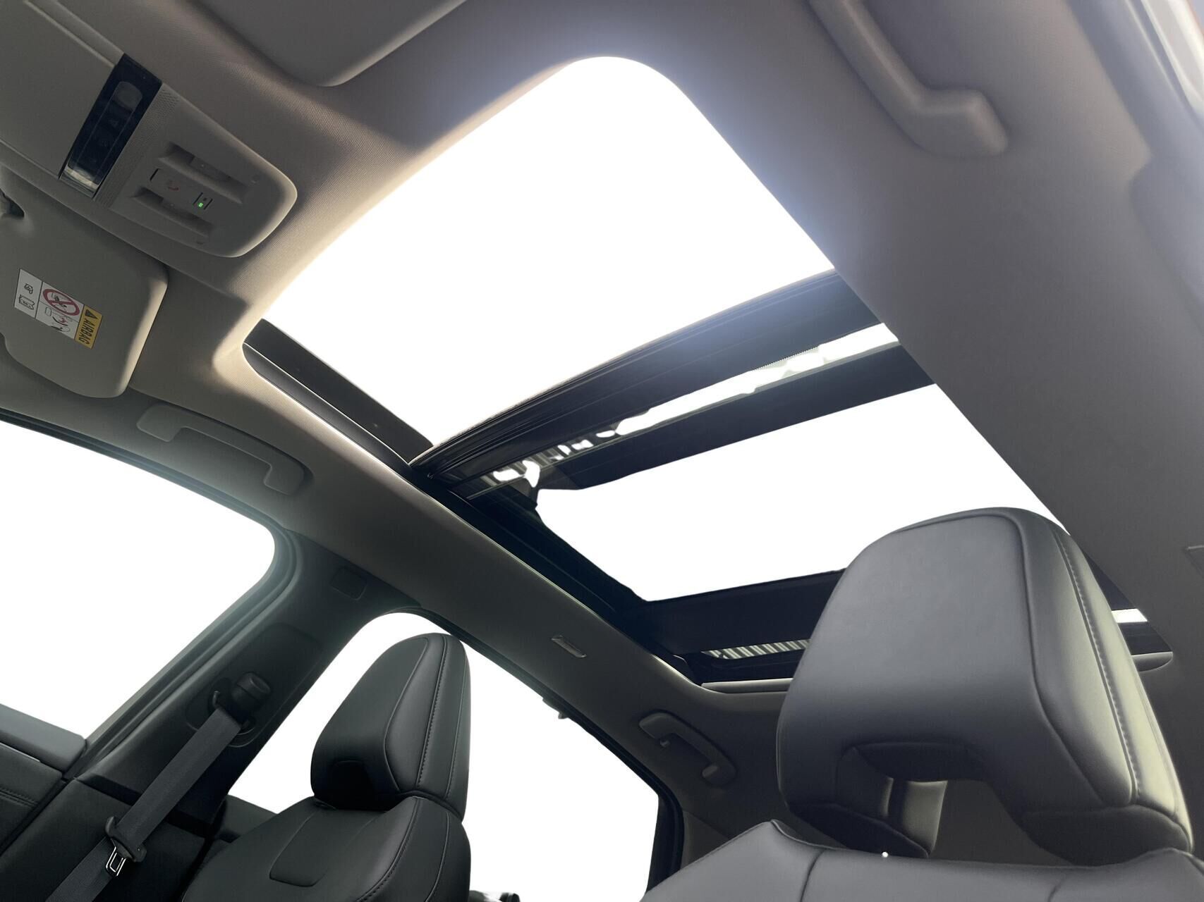 Grå Nissan Ariya fra 2025