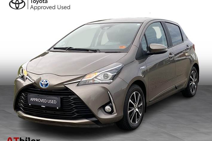 Bronze Toyota Yaris fra 2018 set udefra