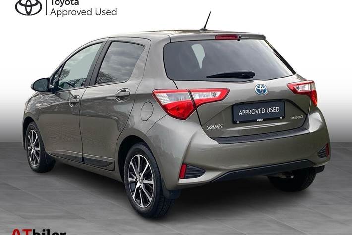 Bronze Toyota Yaris fra 2018