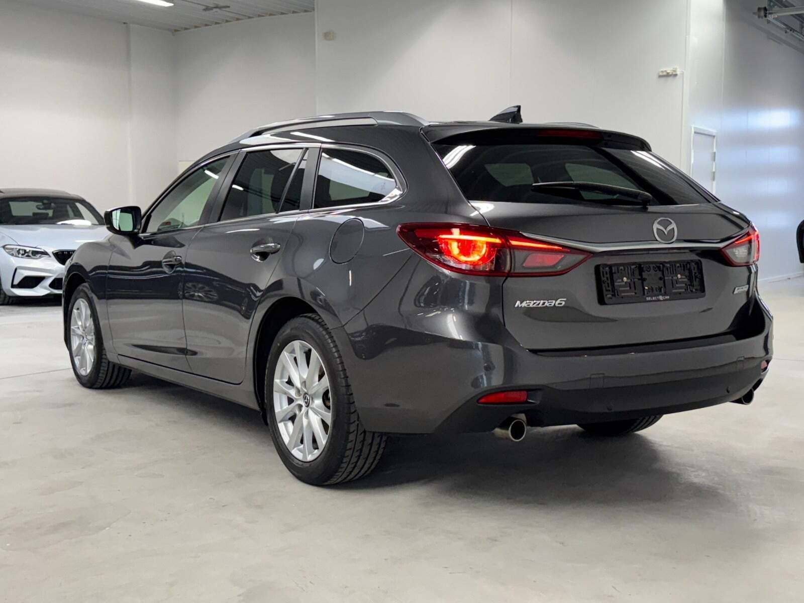 Grå Mazda 6 fra 2017
