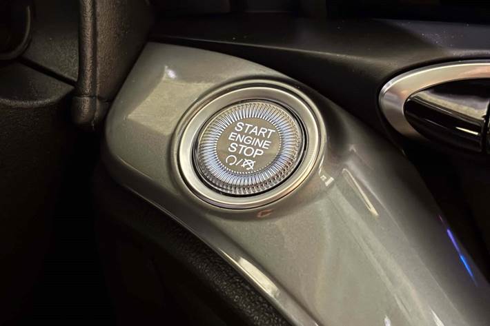 Hvid Fiat 500e fra 2023