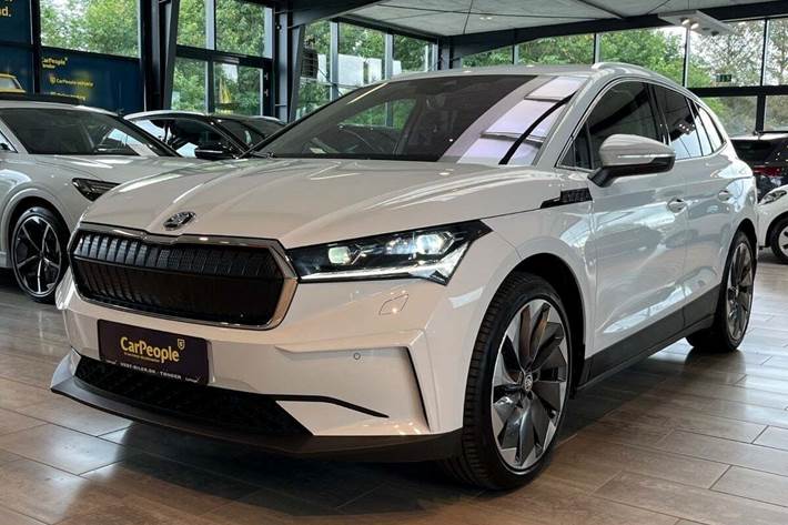 Hvid Skoda Enyaq fra 2021 set udefra