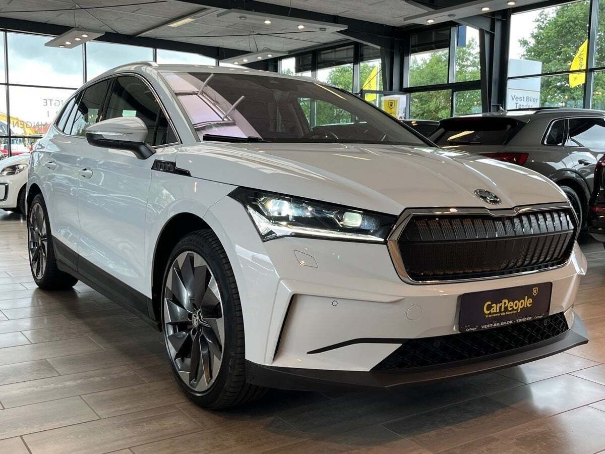 Hvid Skoda Enyaq fra 2021
