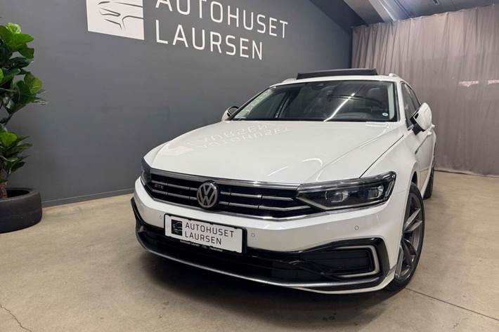 Hvid VW Passat fra 2020