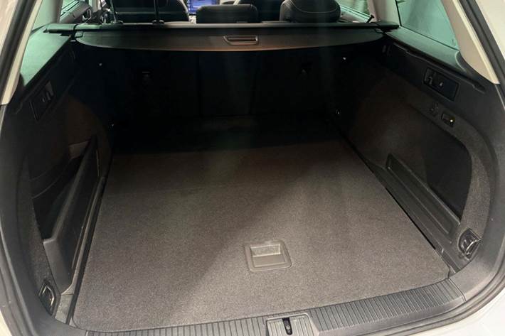 Hvid VW Passat fra 2020