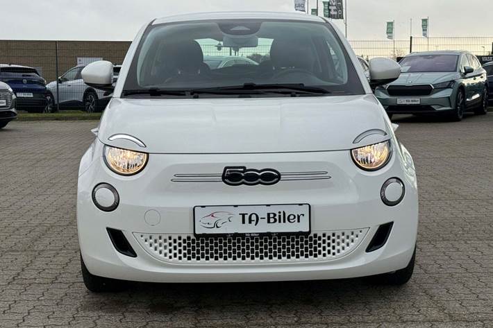 Hvid Fiat 500e fra 2022
