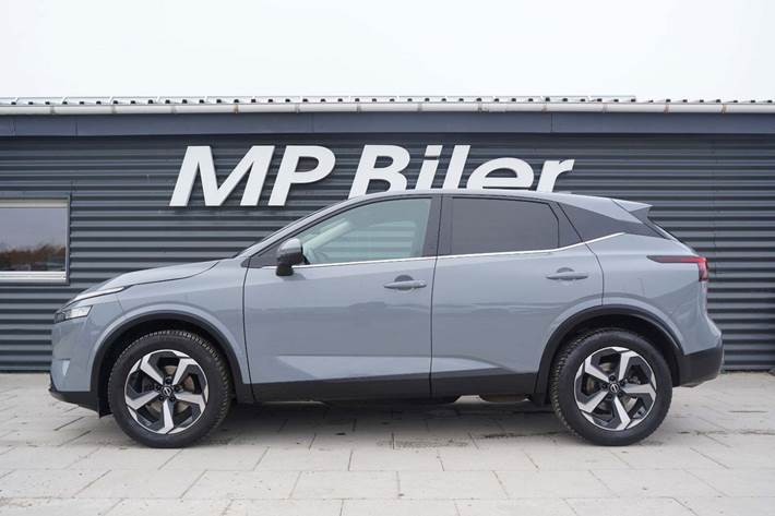 Grå Nissan Qashqai fra 2022