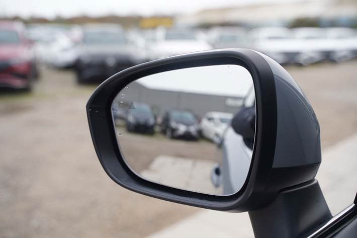 Grå Nissan Qashqai fra 2022