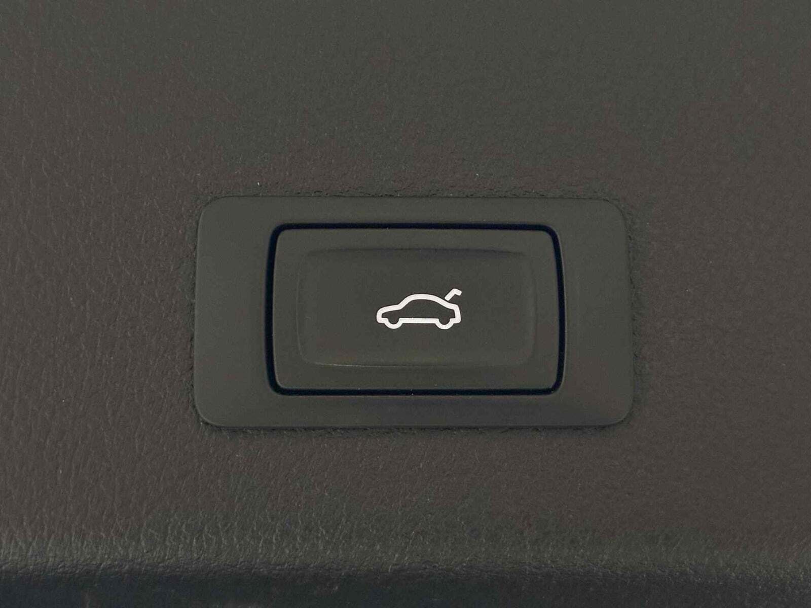 Grå Audi e-tron fra 2022