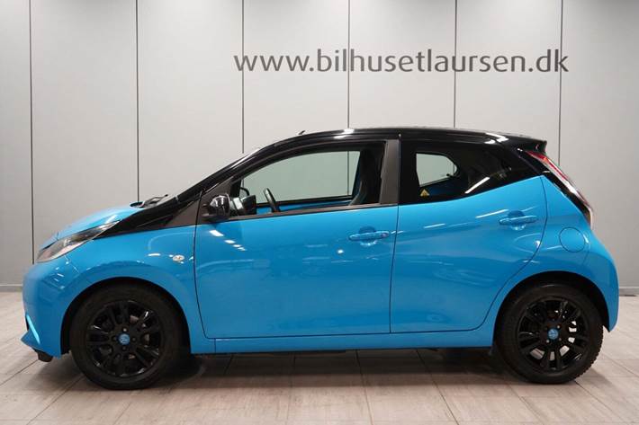 Blå Toyota Aygo fra 2015