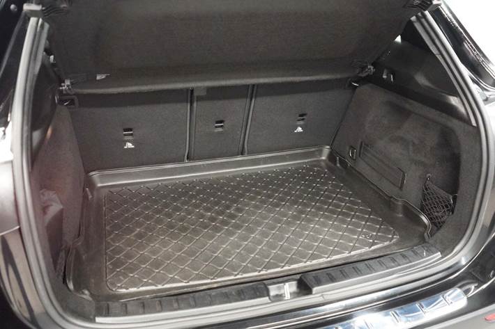 Sort Mercedes GLA250 e fra 2023 set indefra