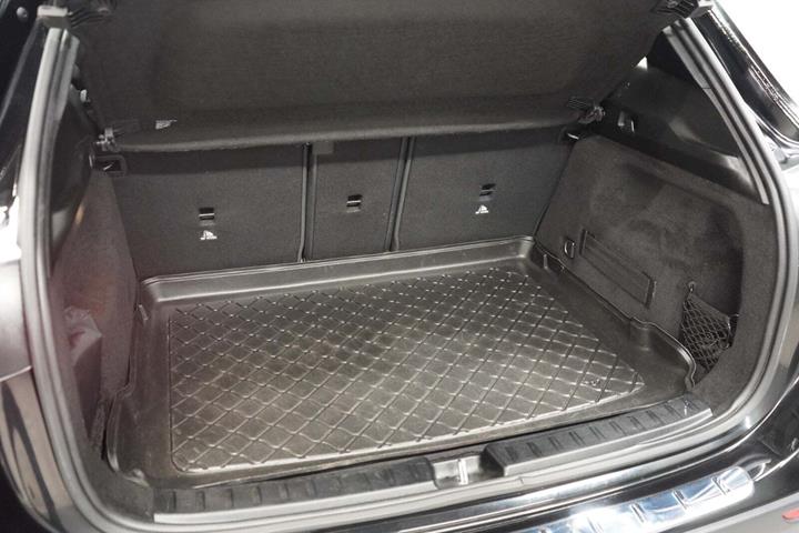 Sort Mercedes GLA250 e fra 2023 set indefra