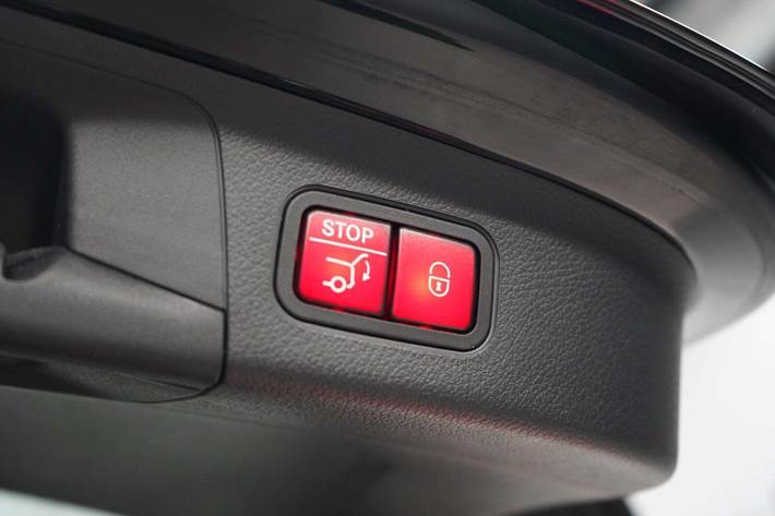 Sort Mercedes GLA250 e fra 2023 set indefra