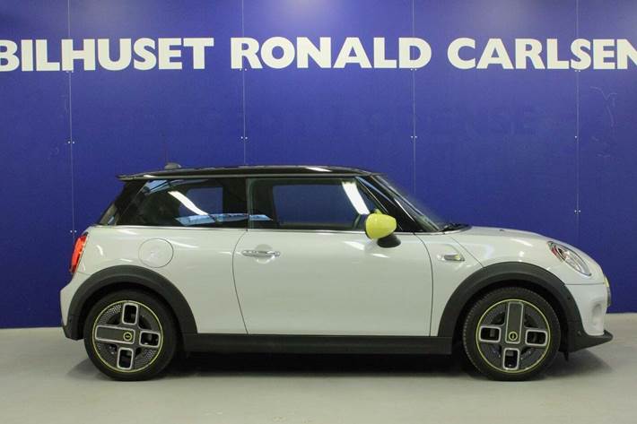 Sølv Mini Cooper SE fra 2020