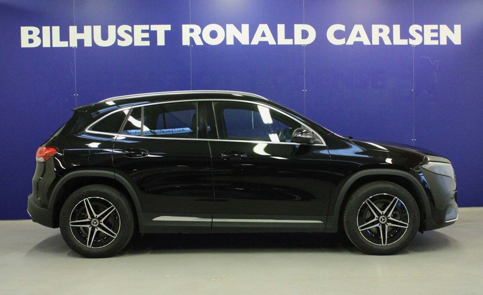 Sort Mercedes EQA250 fra 2023