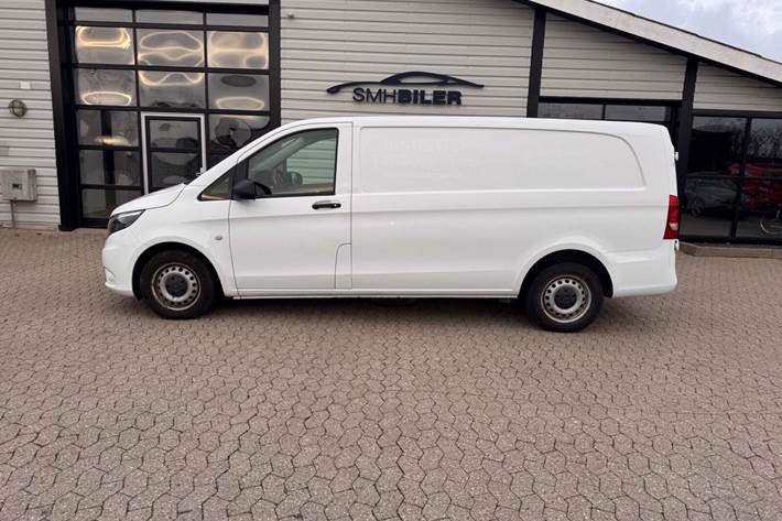 Hvid Mercedes Vito 114 fra 2020