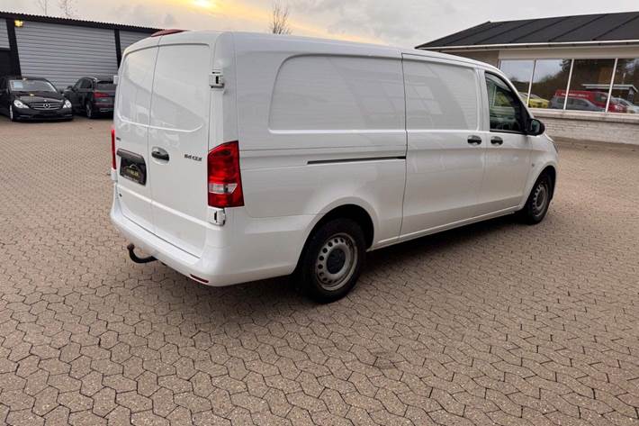 Hvid Mercedes Vito 114 fra 2020