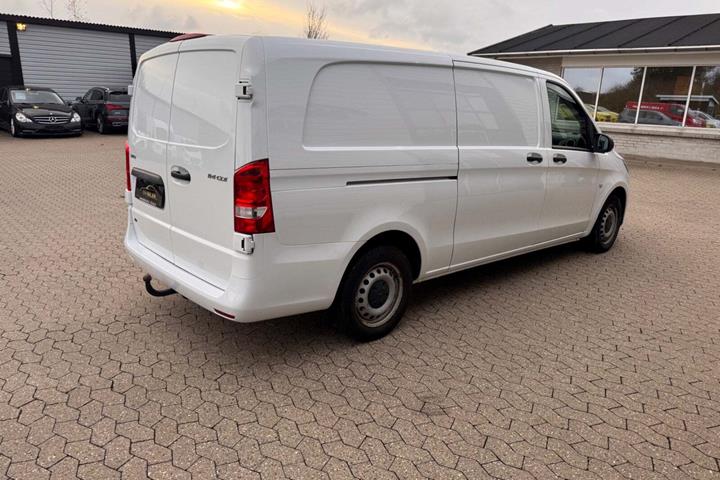 Hvid Mercedes Vito 114 fra 2020