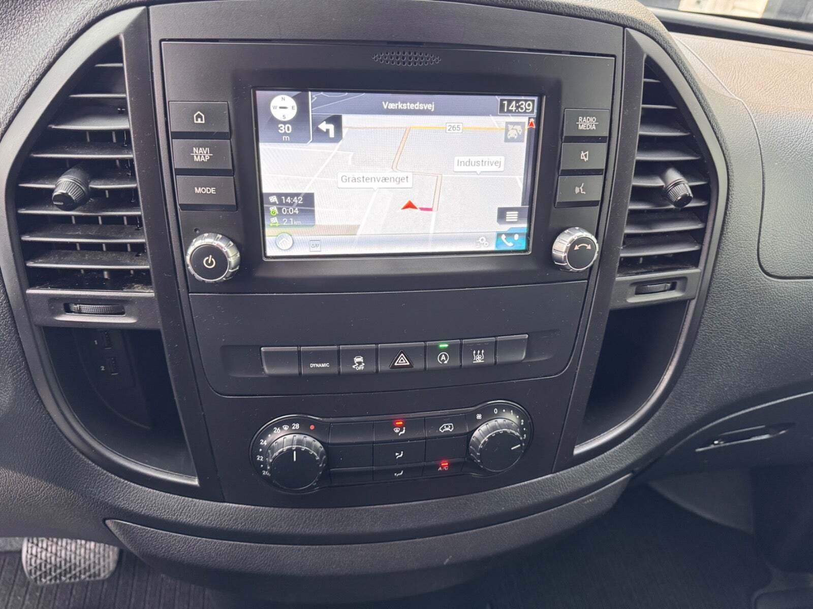 Hvid Mercedes Vito 114 fra 2020