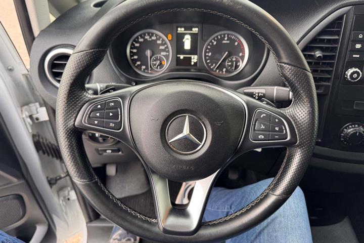 Hvid Mercedes Vito 114 fra 2020
