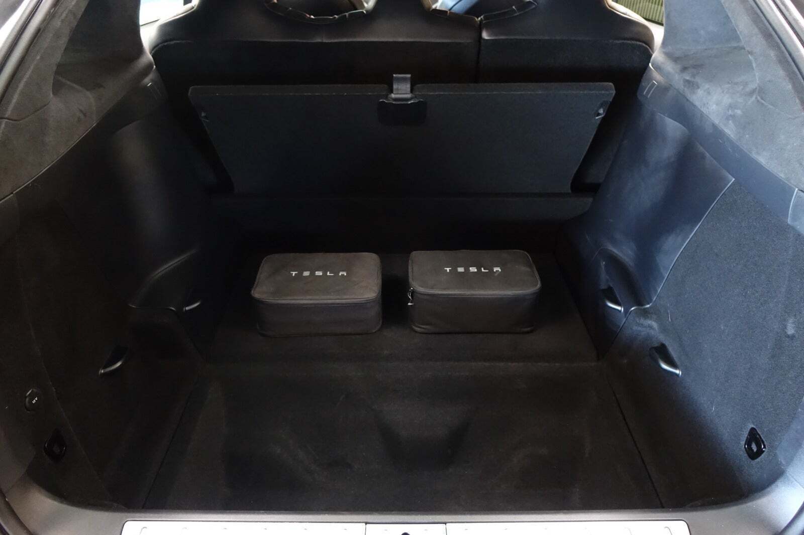 Sort Tesla Model X fra 2020