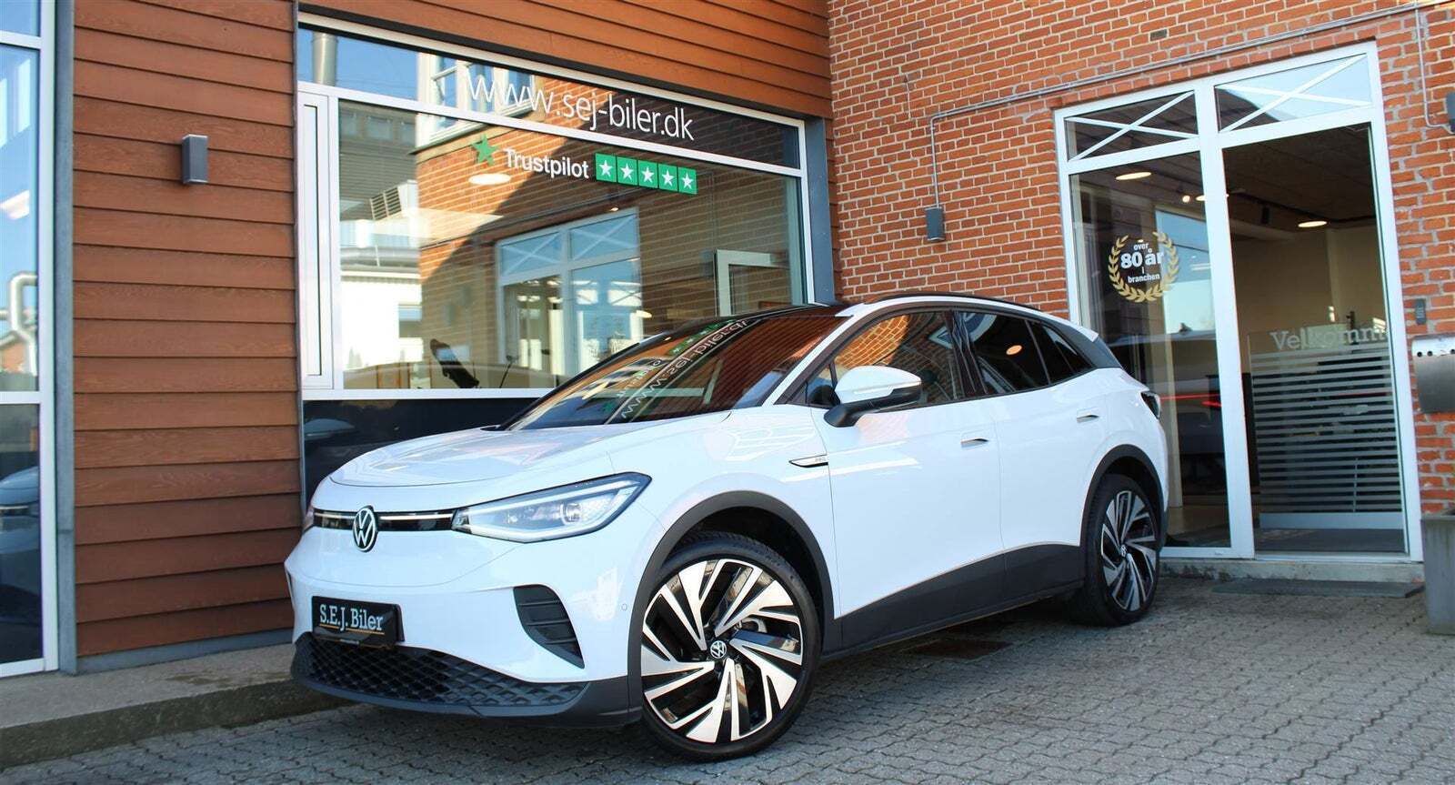 Hvid VW ID.4 fra 2023 set udefra