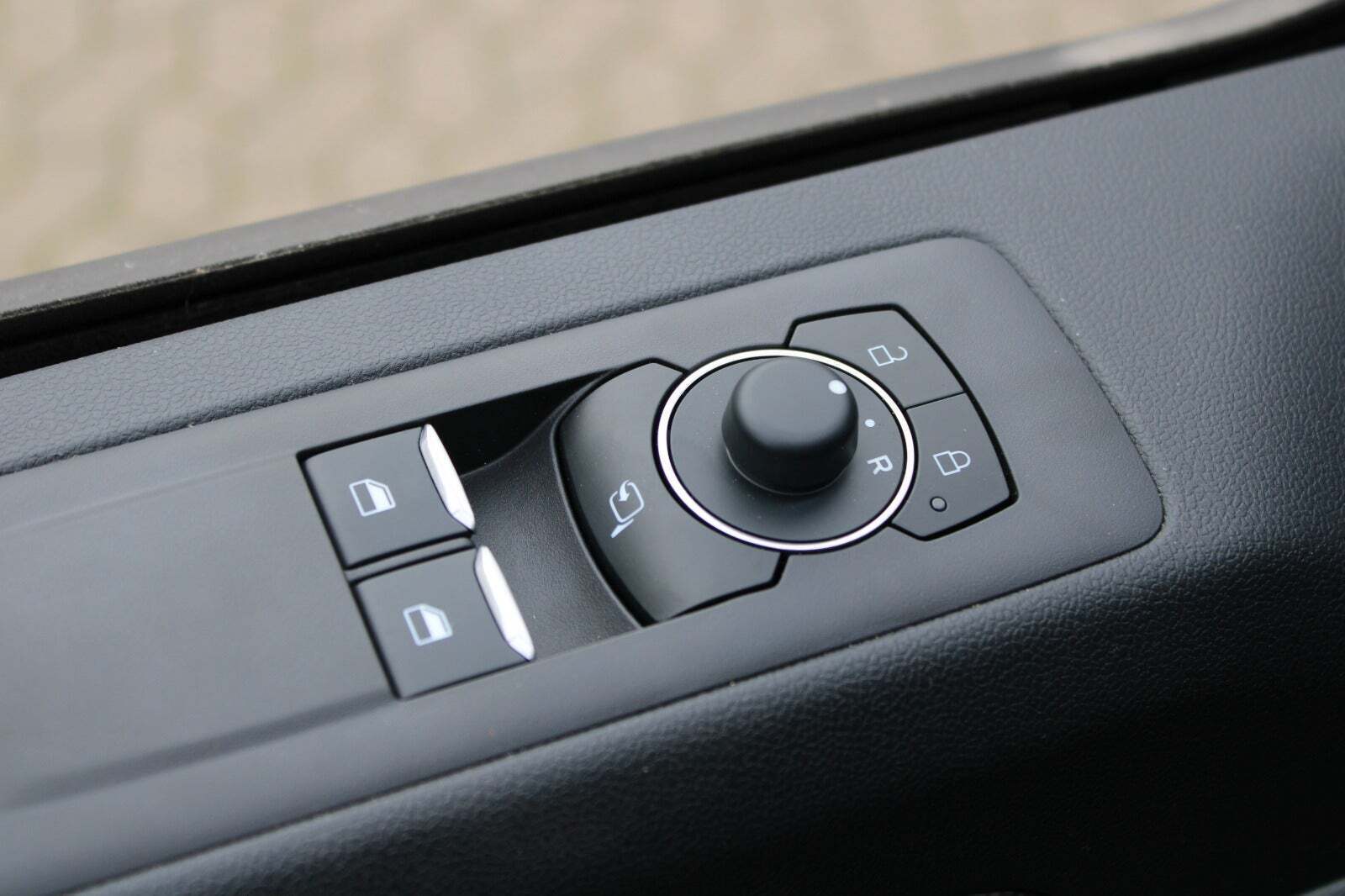 Blå Ford E-Transit Custom Kombi 320S fra 2025