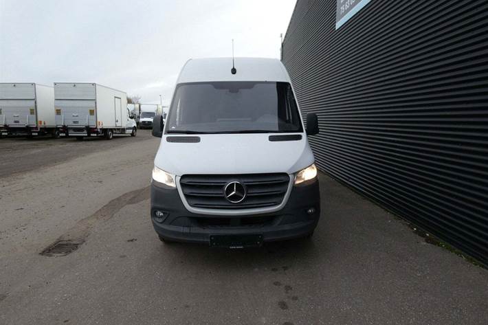 Hvid Mercedes Sprinter 319 fra 2019