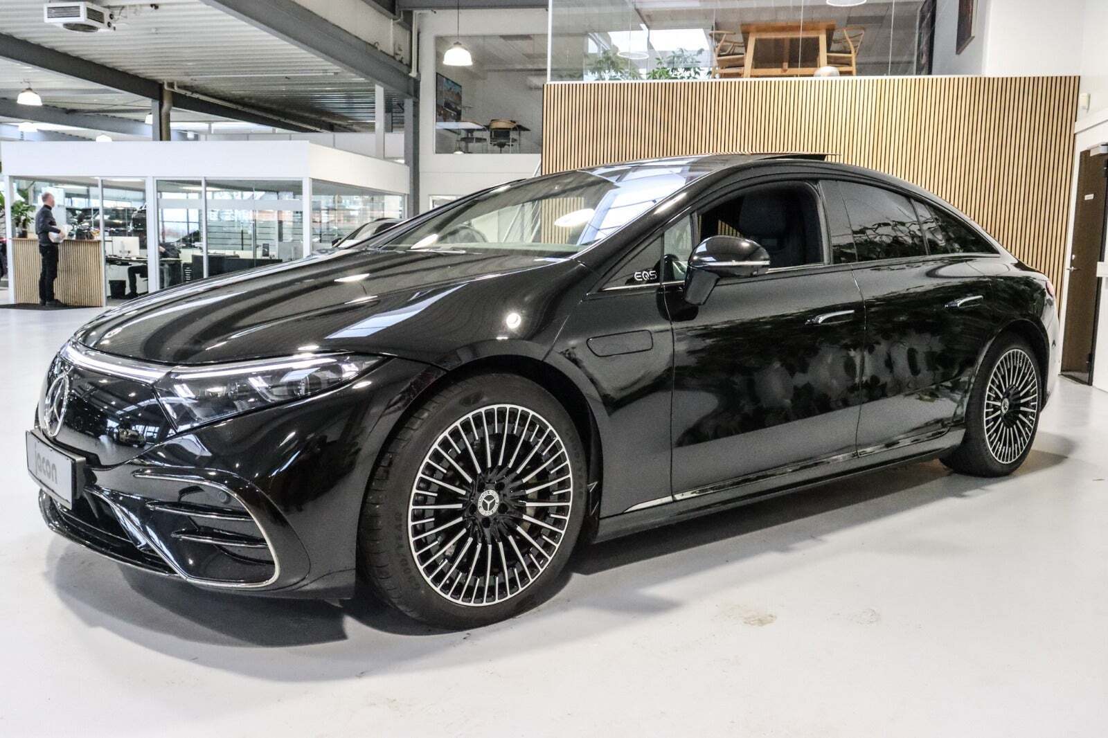 Mercedes EQS450+