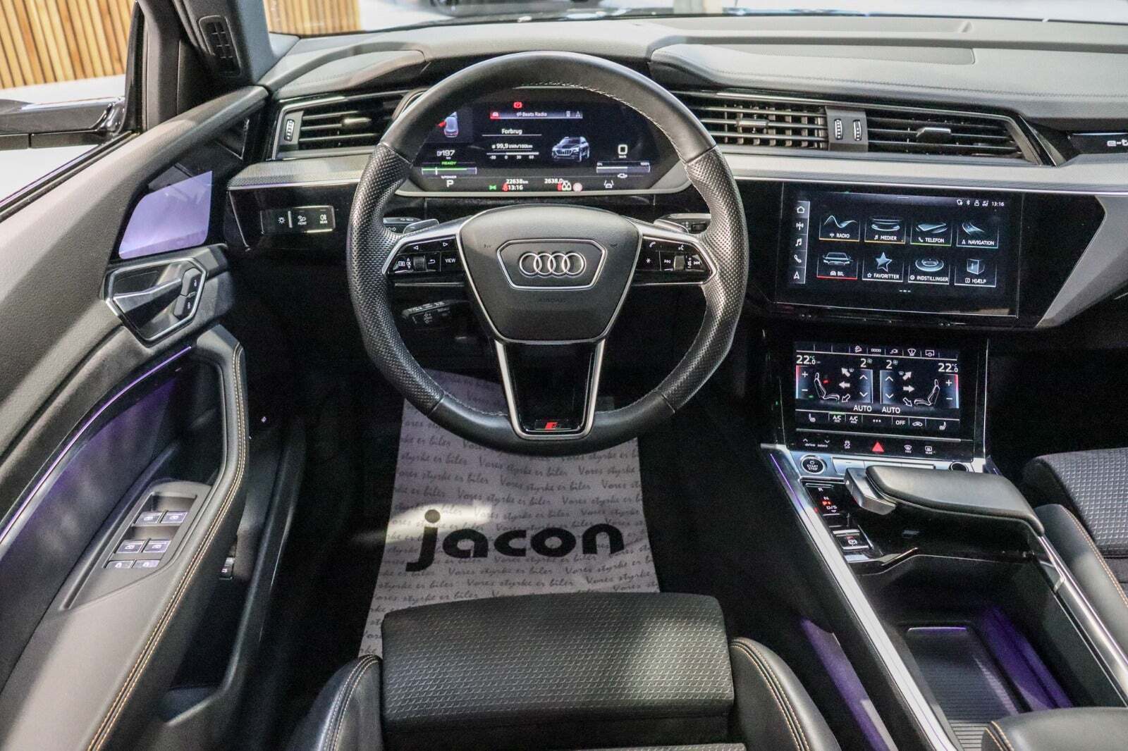 Grå Audi e-tron fra 2022