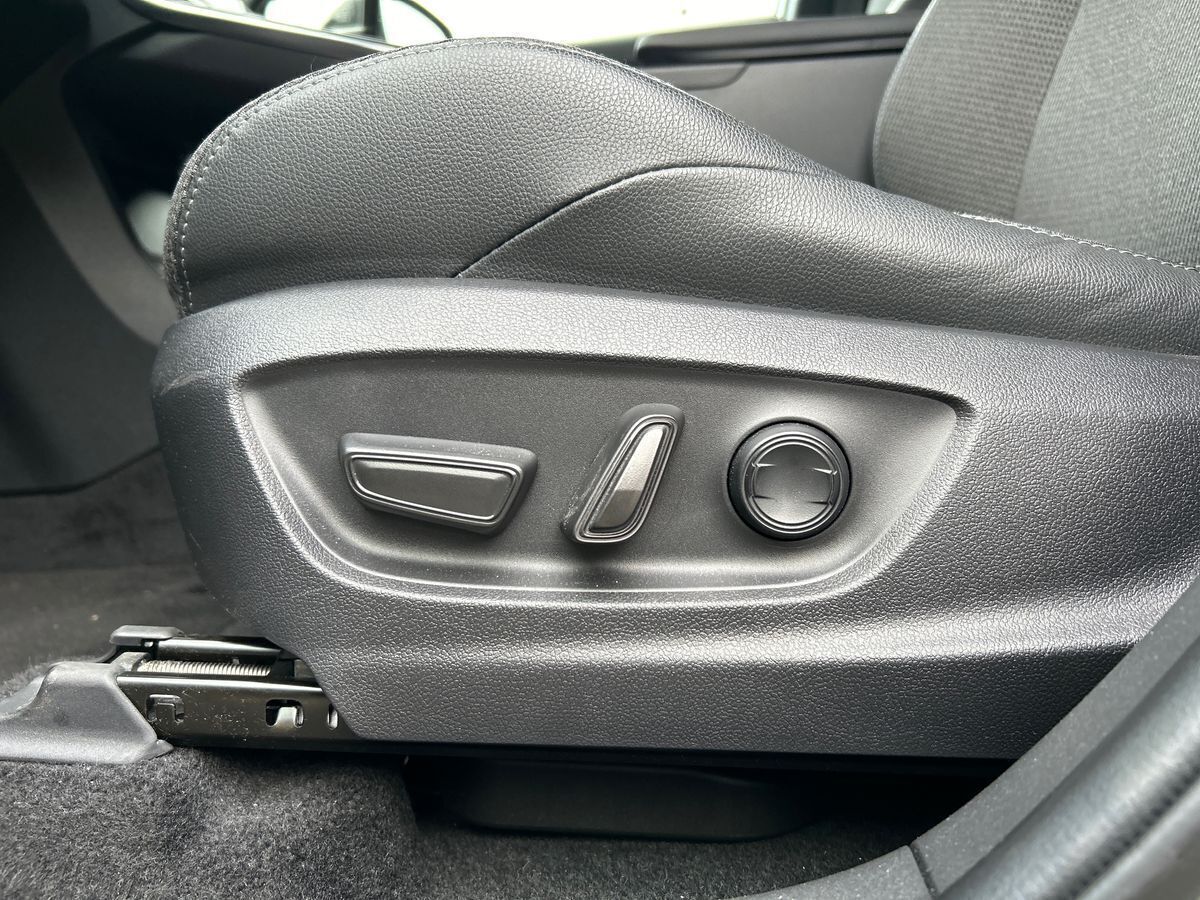 Grå Toyota BZ4X fra 2023