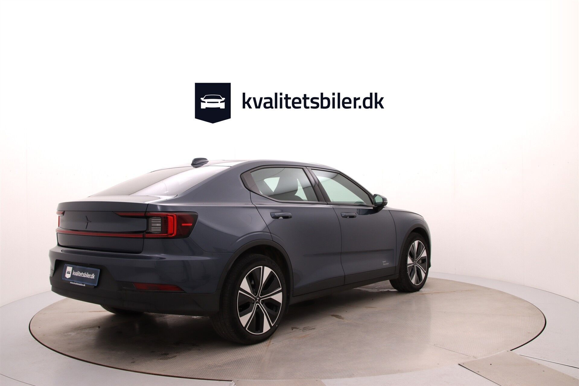 Blå Polestar 2 fra 2024