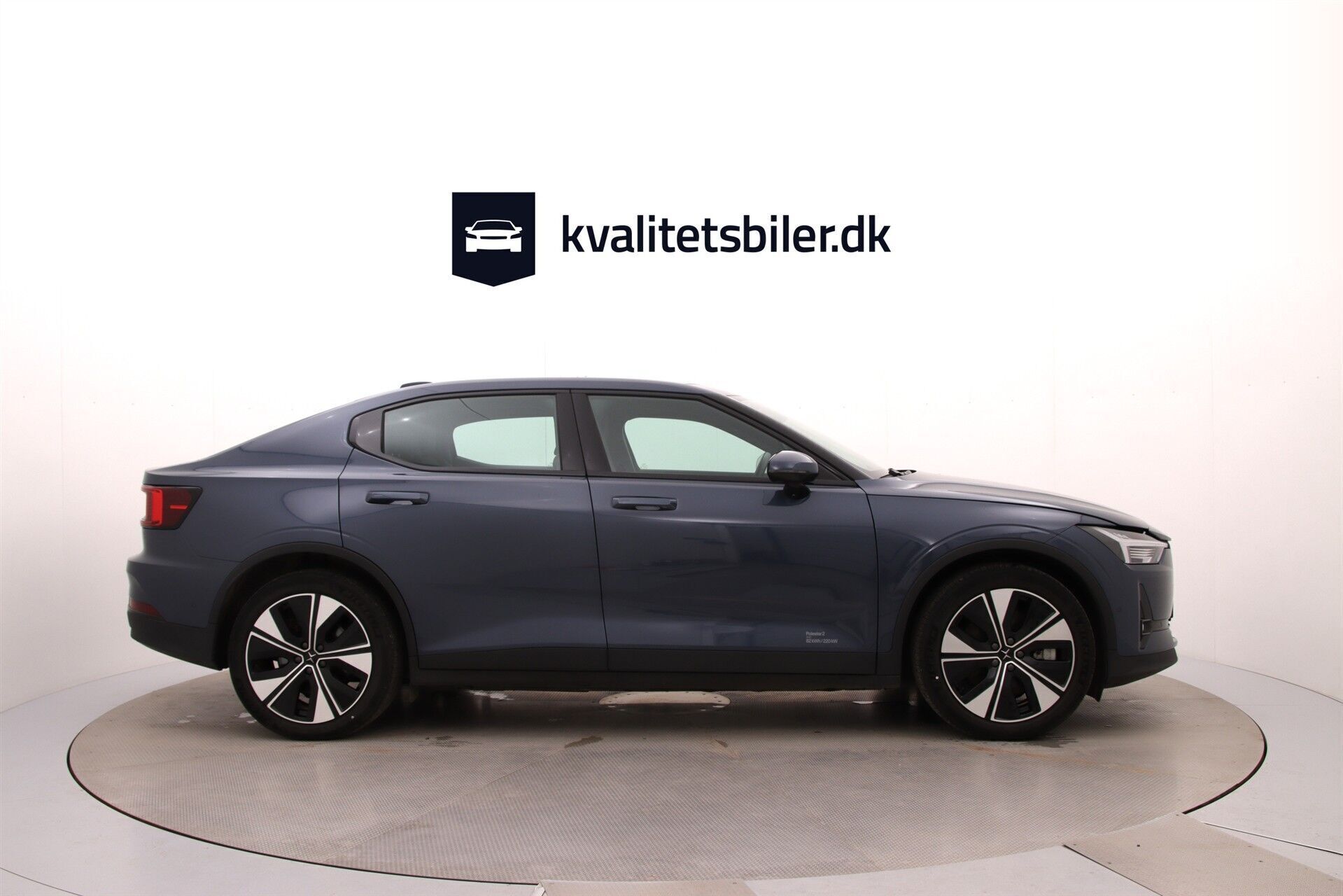 Blå Polestar 2 fra 2024