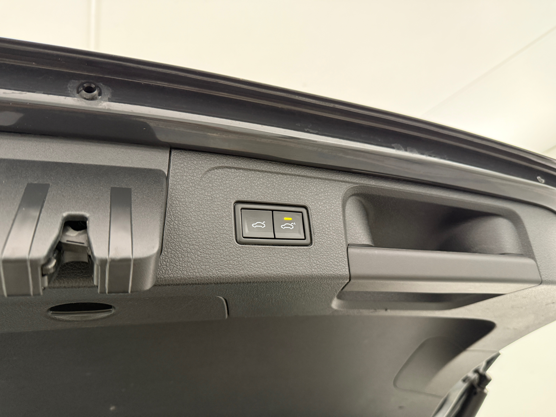 Grå VW Passat fra 2021