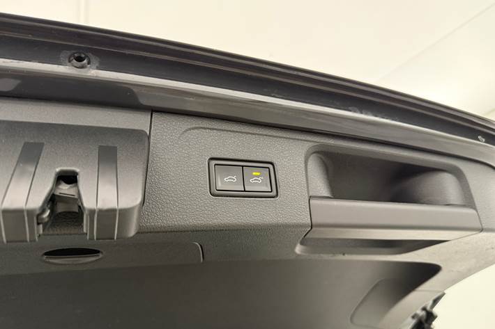 Grå VW Passat fra 2021