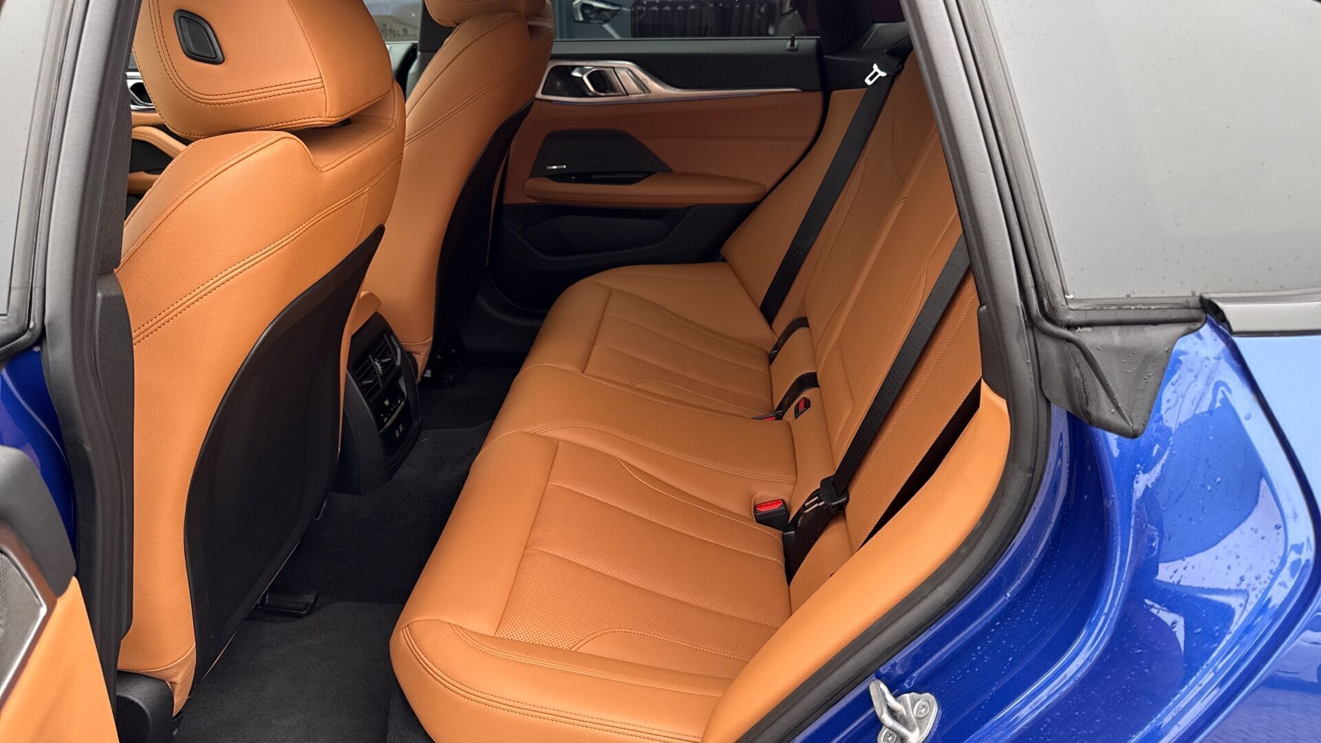 Blå BMW i4 fra 2024