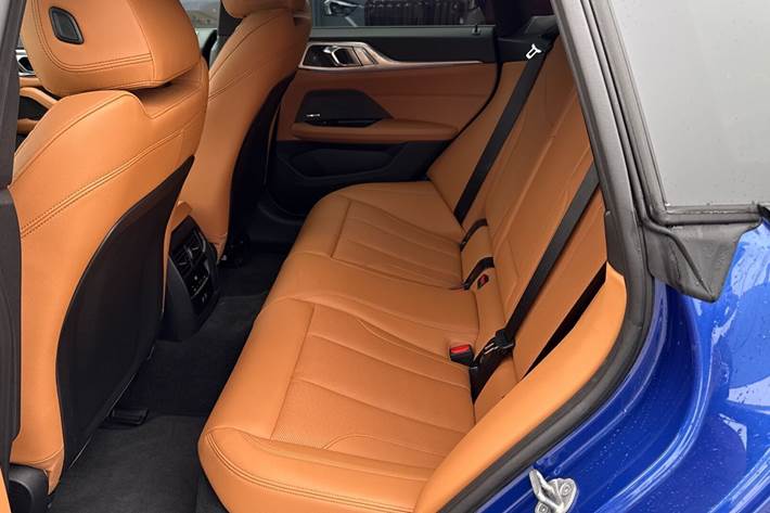 Blå BMW i4 fra 2024