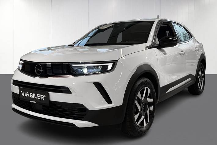 Hvid Opel Mokka-e fra 2024 set udefra