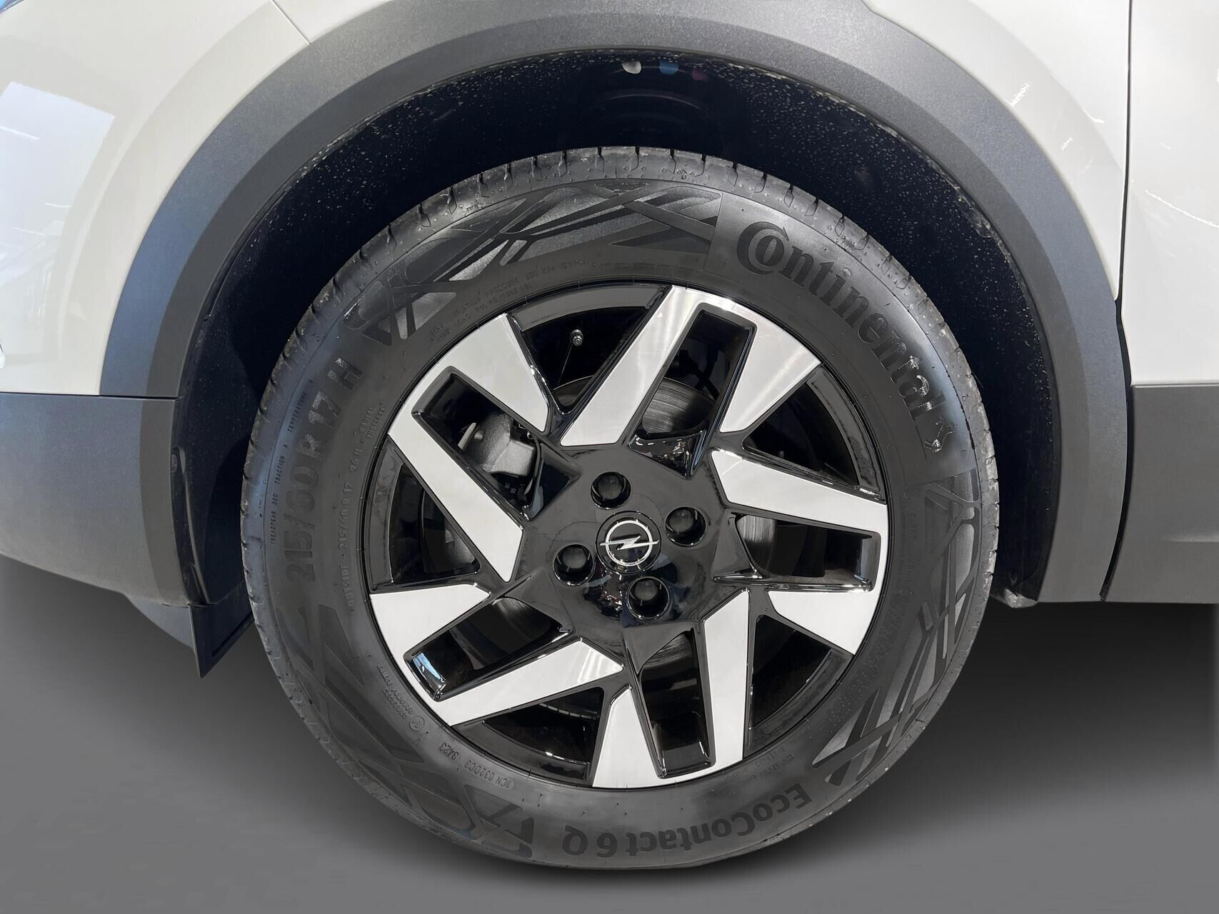 Hvid Opel Mokka-e fra 2024