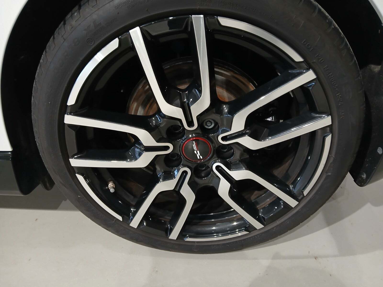 Hvid Mini Cooper SE fra 2024