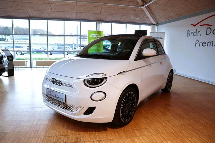 Hvid Fiat 500e fra 2023