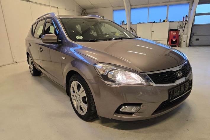 Grå Kia Ceed fra 2010