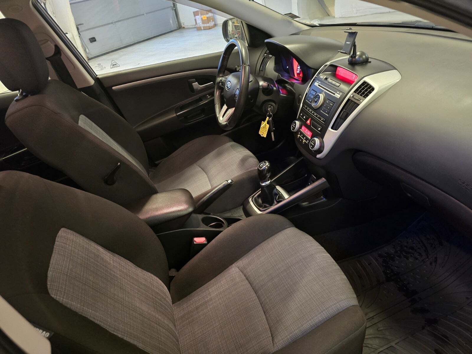 Grå Kia Ceed fra 2010