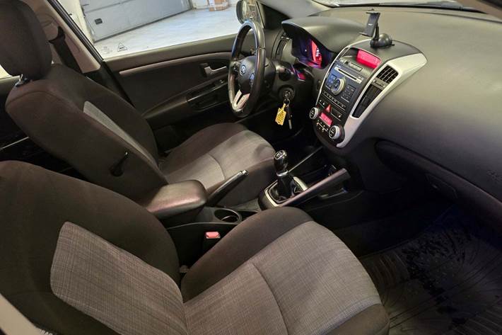 Grå Kia Ceed fra 2010